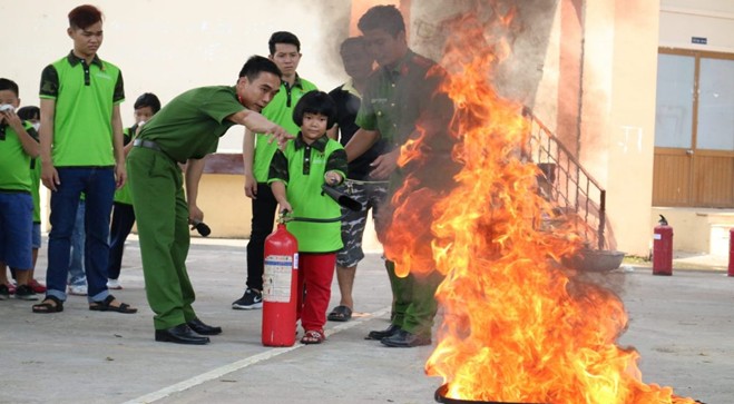 PHÒNG CHÁY CHỮA CHÁY TRONG GIA ĐÌNH: GIỮ LỬA YÊU THƯƠNG – CHỦ ĐỘNG AN TOÀN CHO CON TRẺ