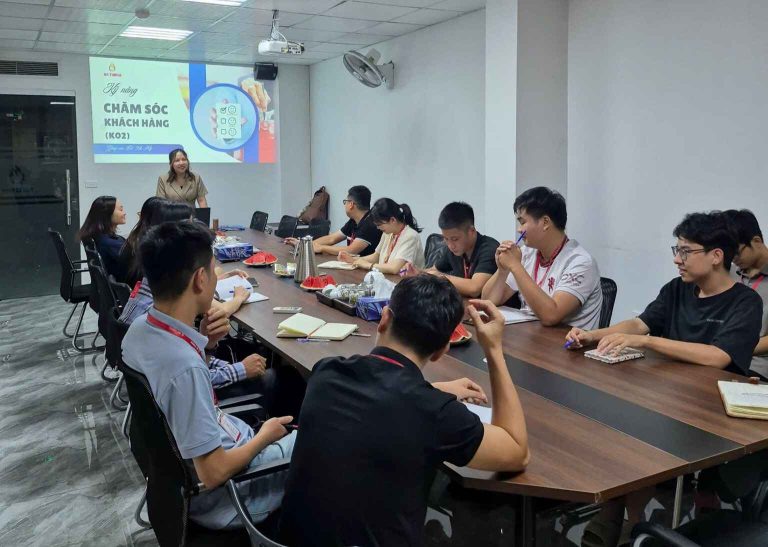 ĐÀO TẠO KỸ NĂNG CHĂM SÓC KHÁCH HÀNG CHUYÊN SÂU – NÂNG TẦM TRẢI NGHIỆM KHÁCH HÀNG